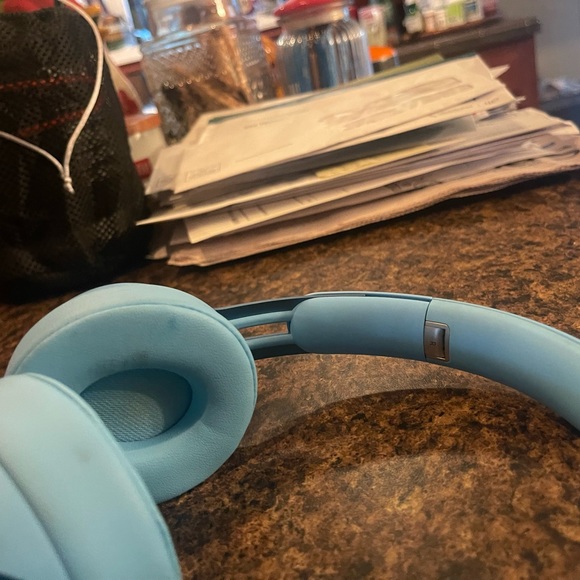 Baby Blue Beats Headphones - Picture 4 of 9